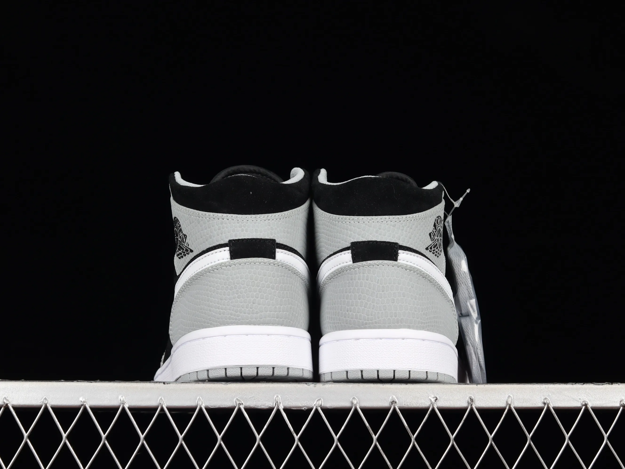 All categories Air Jordan Jordan series basketball shoes Air Jordan 1 Mid Air Jordan 1 Mid "Elephant Toe" AJ1 Joe 1 black and gray crackle pattern DM1200-016